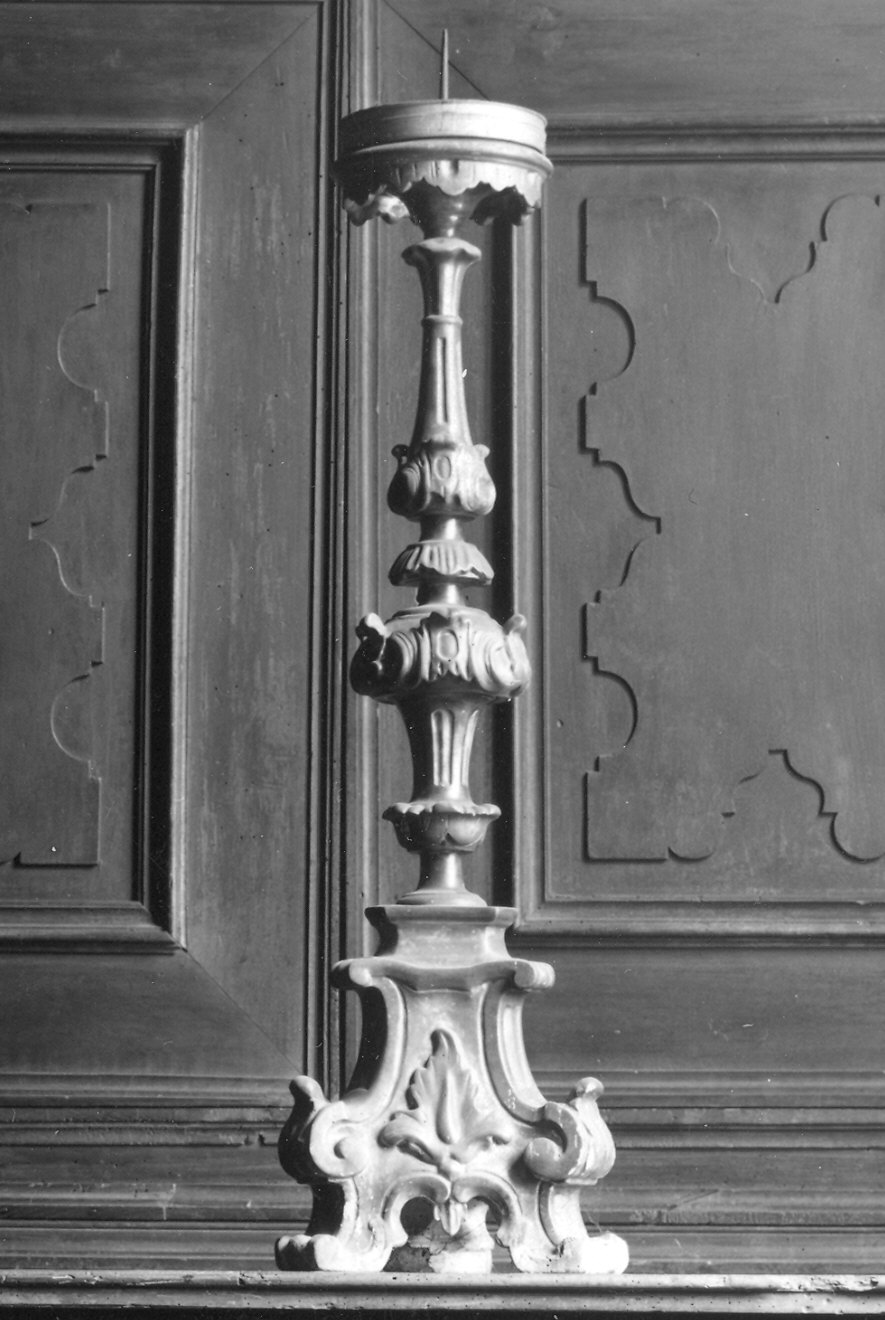 candeliere d'altare, serie - bottega piacentina (sec. XVIII)