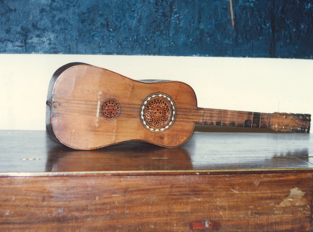 chitarra a battente a cinque corde doppie - bottega italiana (sec. XVII)