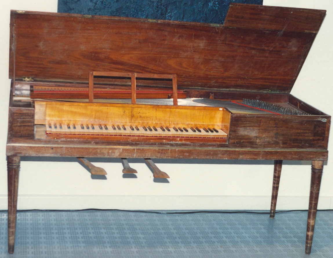 fortepiano a tavolo di Erard Sebastien e Jean-Baptiste (inizio sec. XIX)