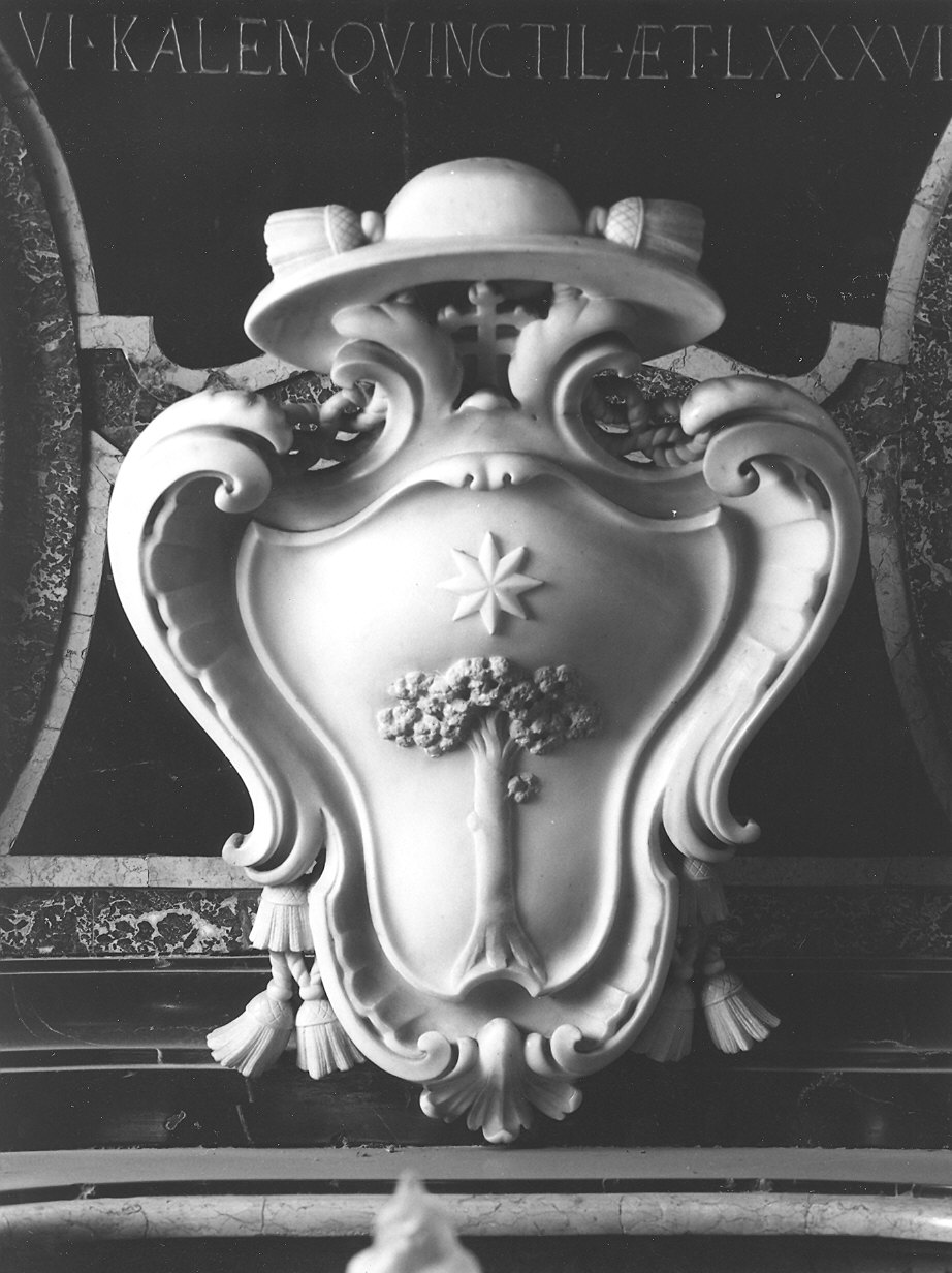 stemma cardinalizio di Giulio Alberoni (rilievo) di Cibei Giovanni (sec. XVIII)