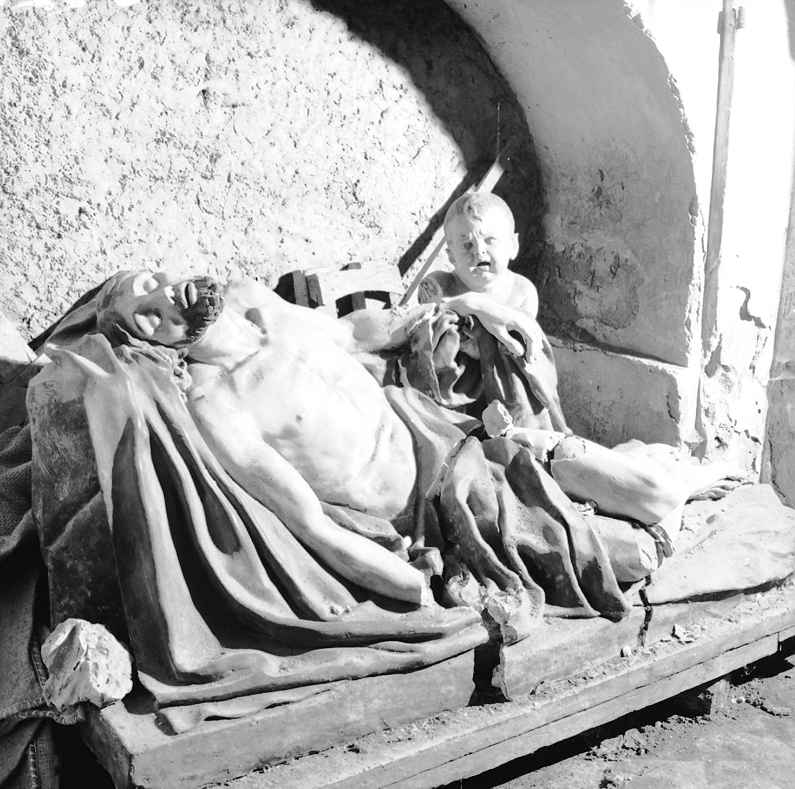 Cristo morto con angioletto piangente (scultura) di Sbravati Giuseppe (inizio sec. XIX)