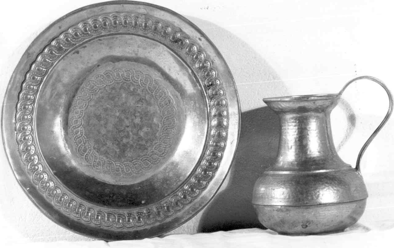 brocca, elemento d'insieme - produzione Italia settentrionale (prima metà sec. XX)