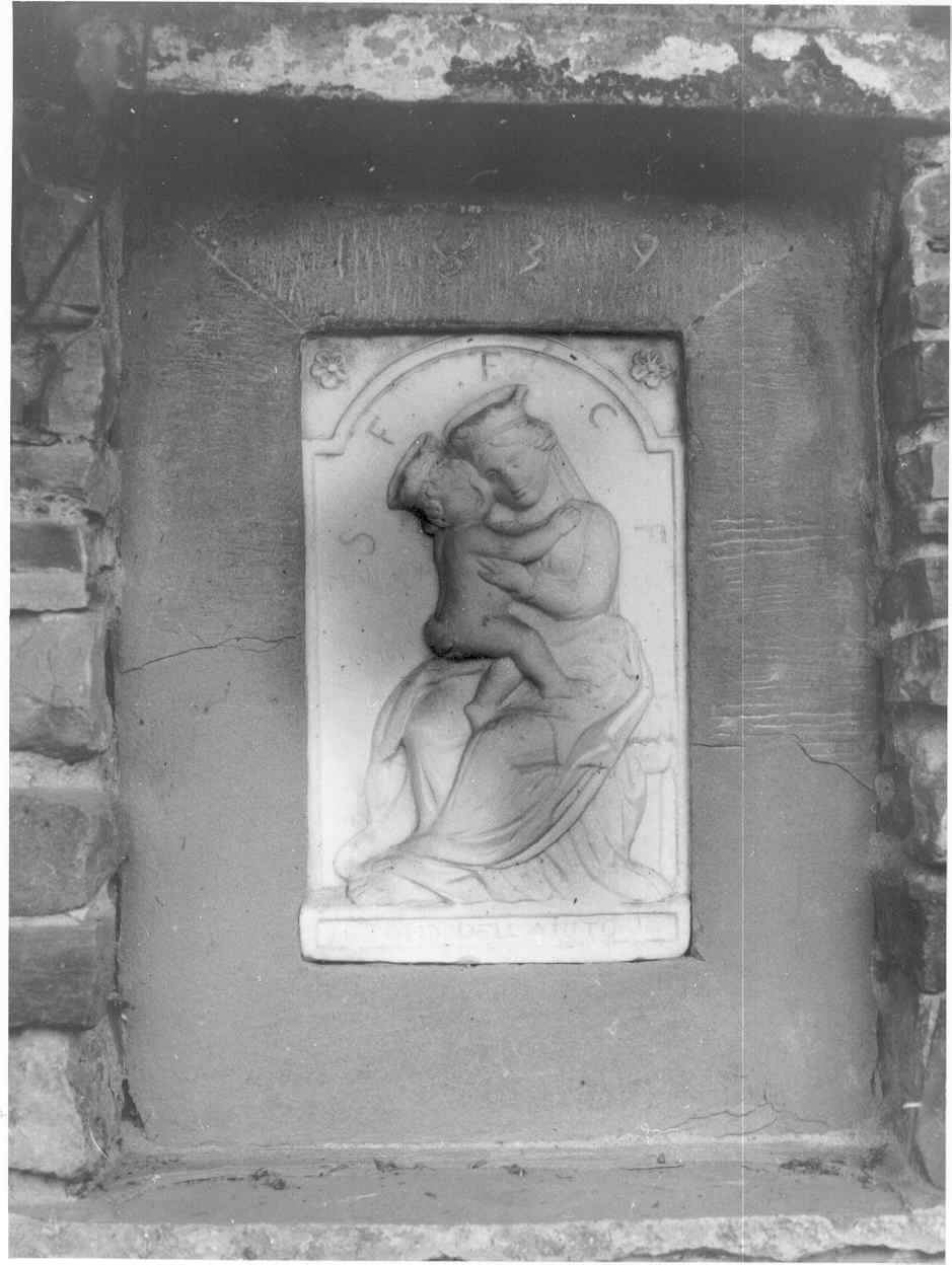 Maestà della Madonna dell'aiuto, Madonna con Bambino (rilievo) - ambito carrarese (sec. XIX)