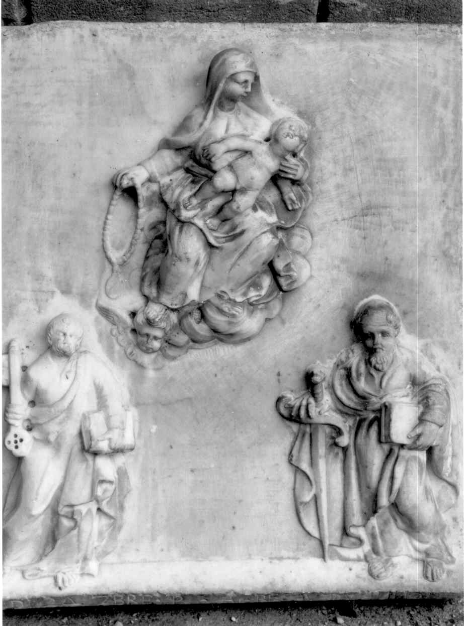 Madonna del Rosario con S. Pietro e S. Paolo (rilievo, opera isolata) - ambito carrarese (sec. XVIII)