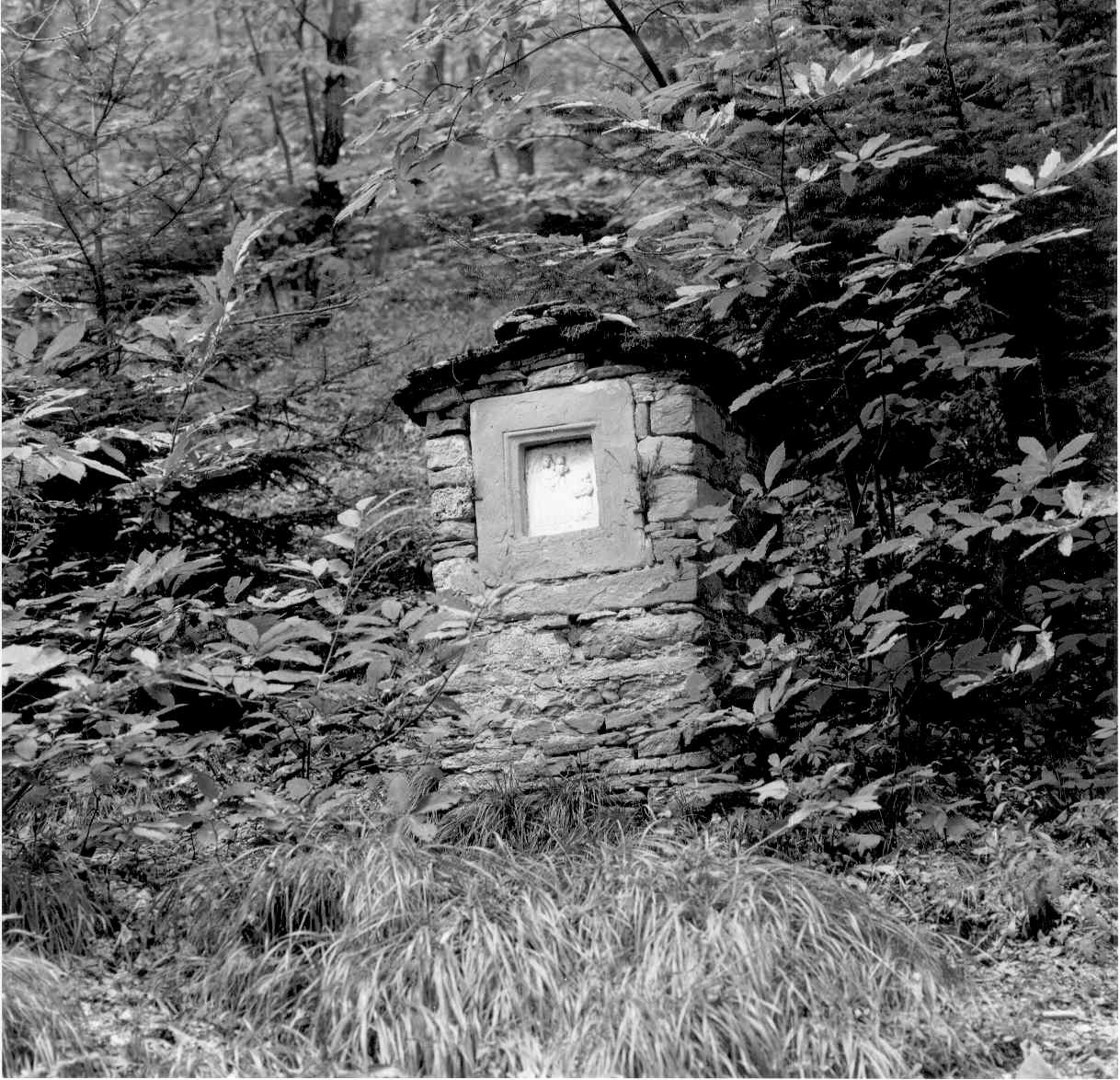 Maestà Valenti, Madonna di Loreto con Sant'Antonio da Padova (rilievo, opera isolata) - ambito carrarese (sec. XVII)