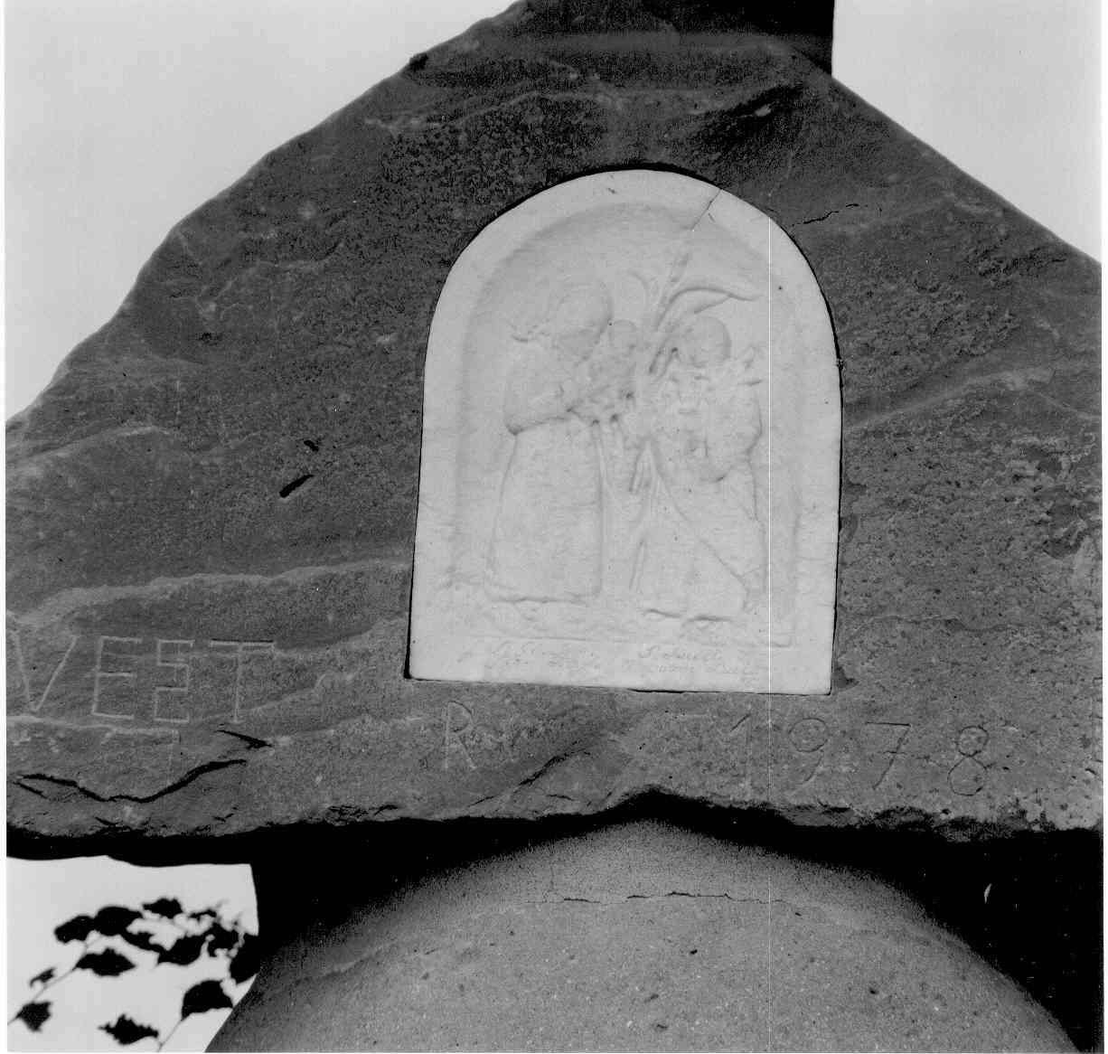 Maestà di San Giuseppe e Santa Lucia, San Giuseppe e Santa Lucia (rilievo) - ambito carrarese (sec. XIX)