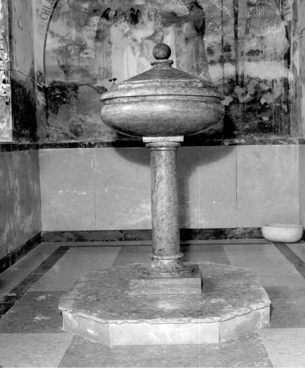 fonte battesimale - ambito parmense (metà sec. XVIII)