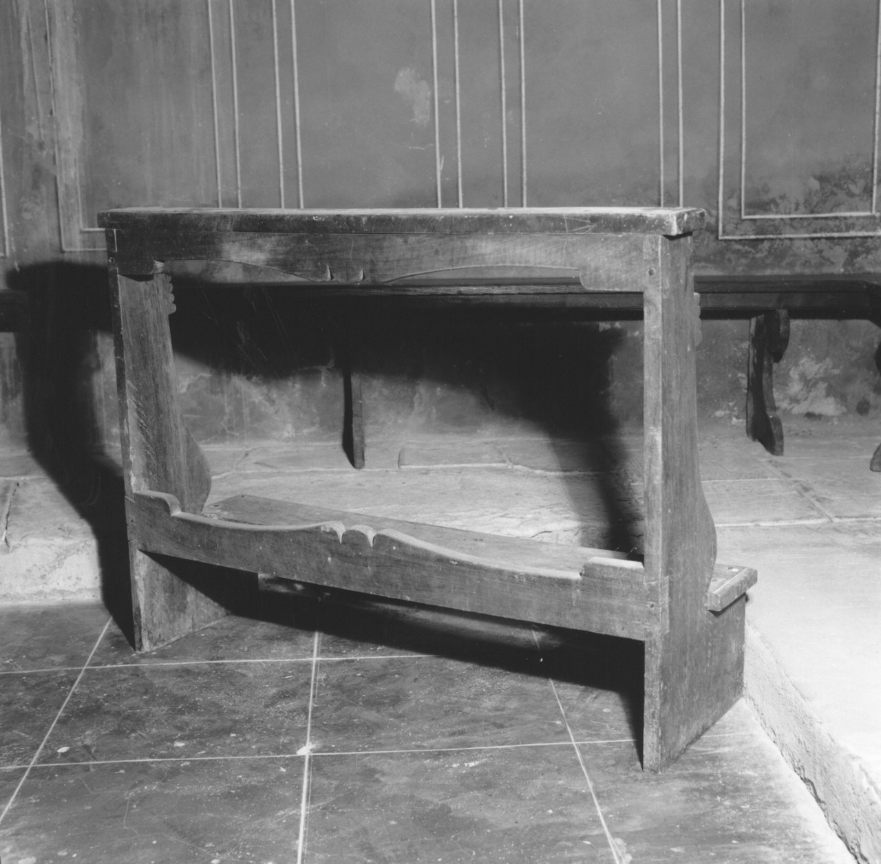 inginocchiatoio - produzione parmense (primo quarto sec. XX)