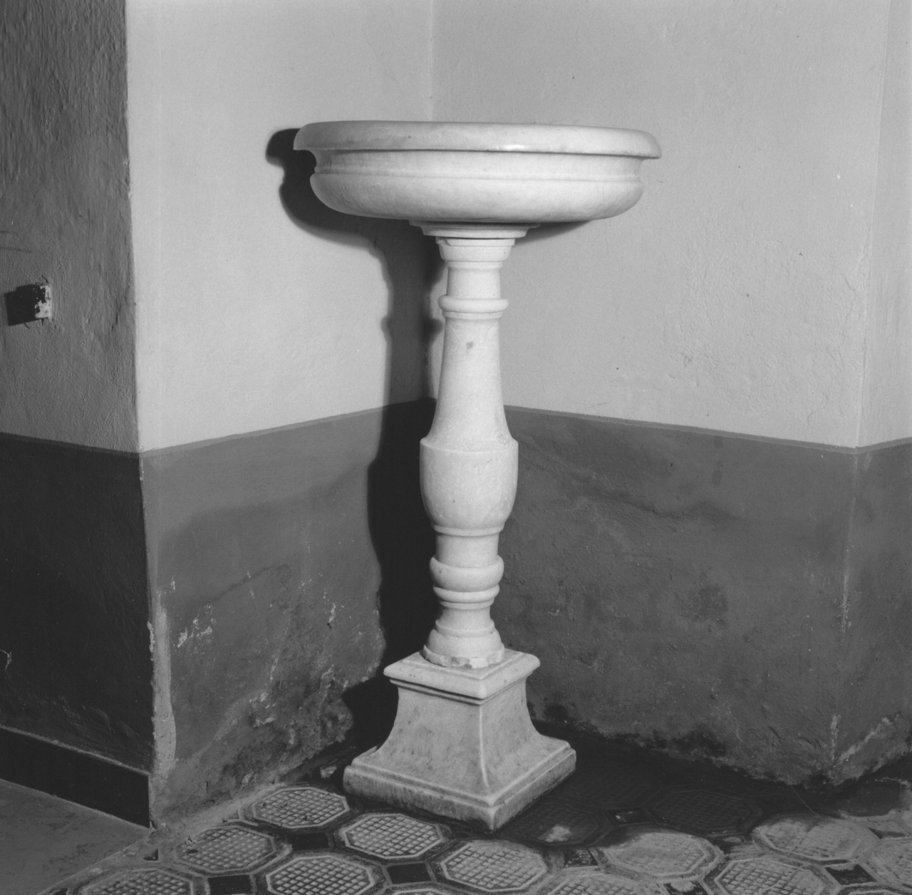 acquasantiera - a fusto - produzione parmense (fine/inizio secc. XIX/ XX)