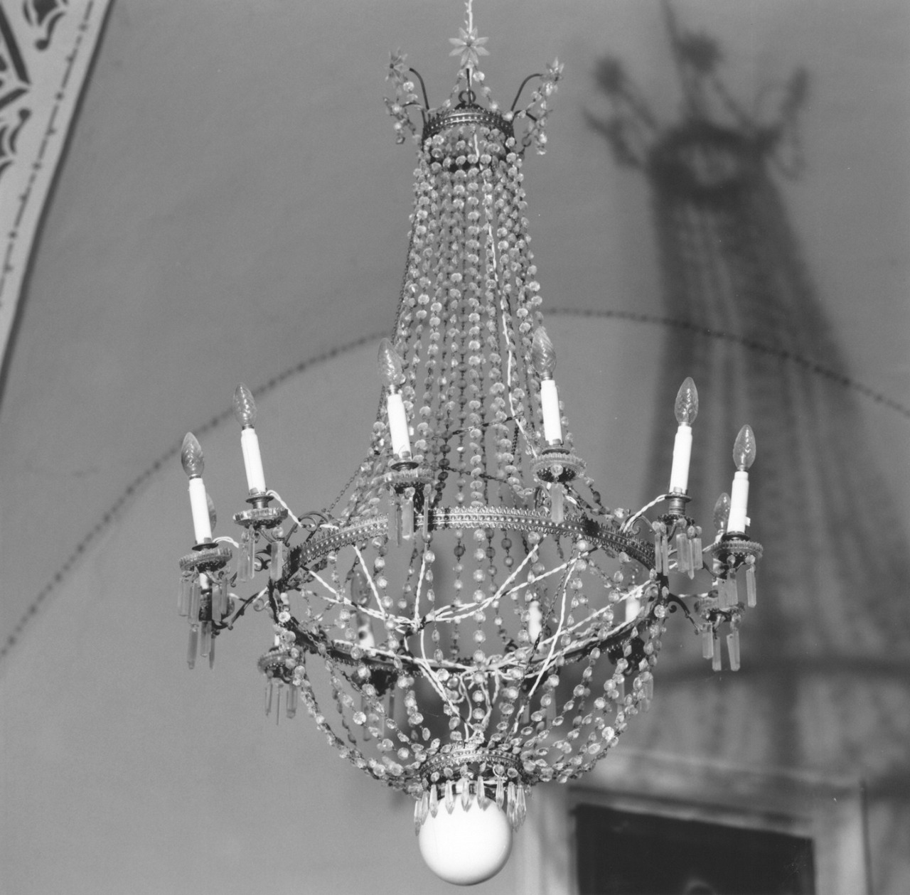 lampadario - produzione parmense (primo quarto sec. XX)