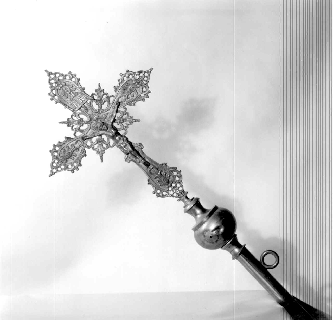 croce processionale - produzione Italia settentrionale (sec. XX)