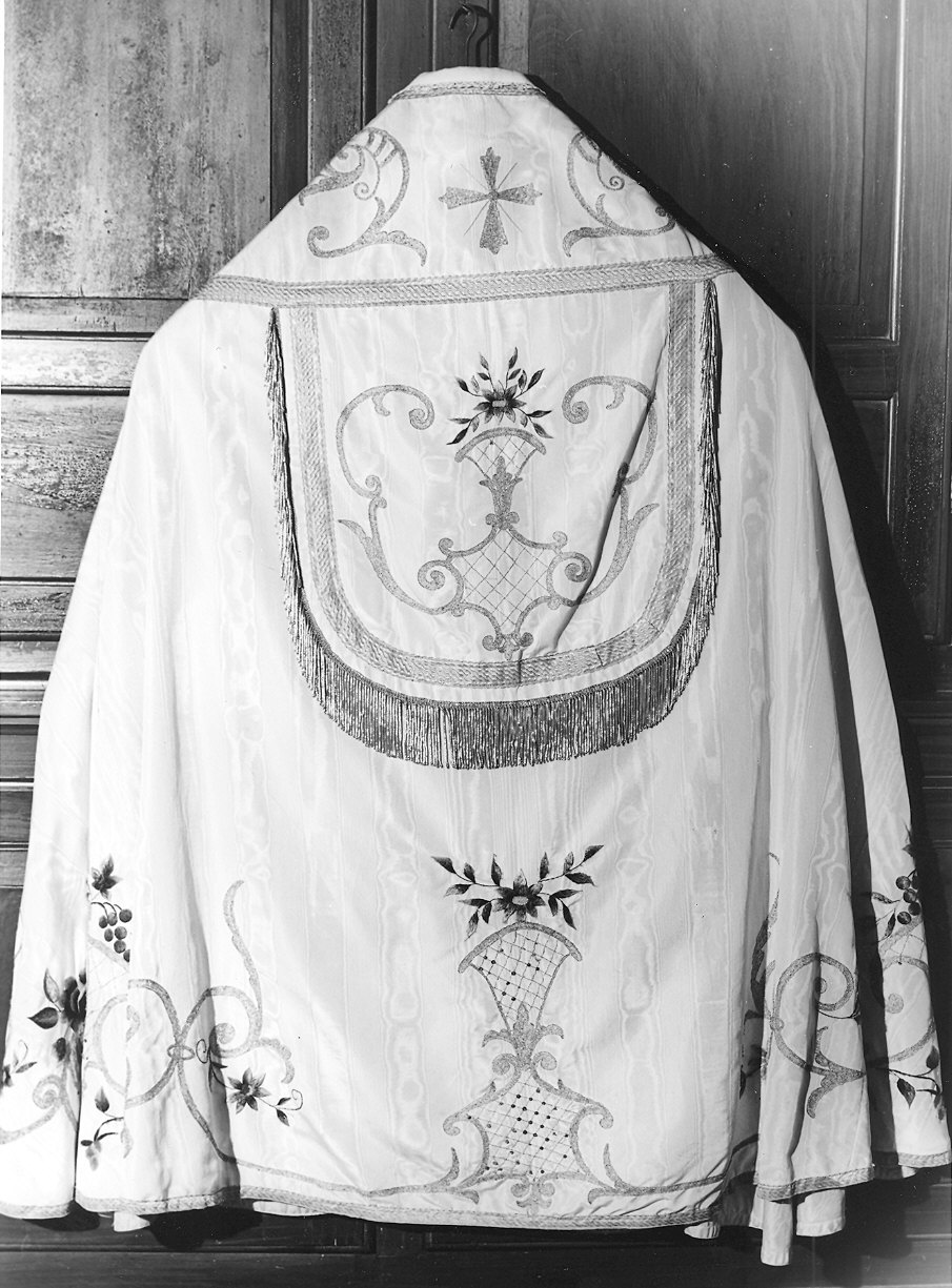 paramento liturgico, insieme - manifattura piacentina (primo quarto sec. XX)