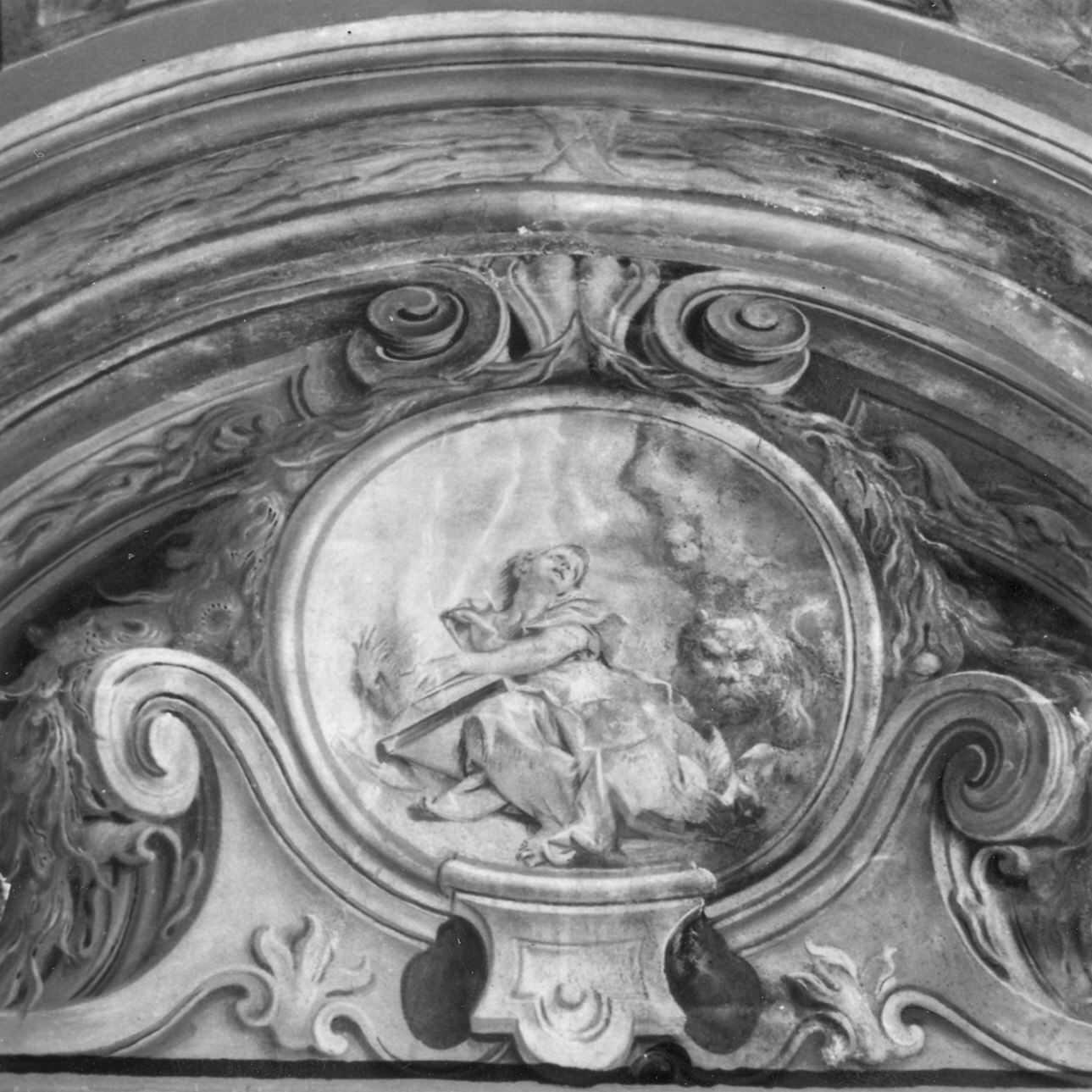 quadratura architettonica/ figure allegoriche femminili/ Santi/ angeli (decorazione pittorica) di Galeotti Sebastiano, Natali Francesco (prima metà sec. XVIII)