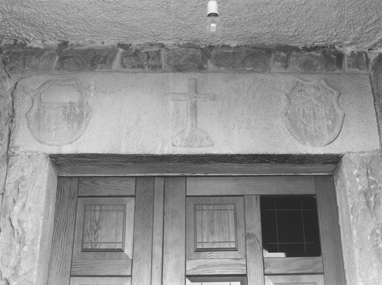 portale architravato - ambito parmense (secc. XVII/ XVIII)