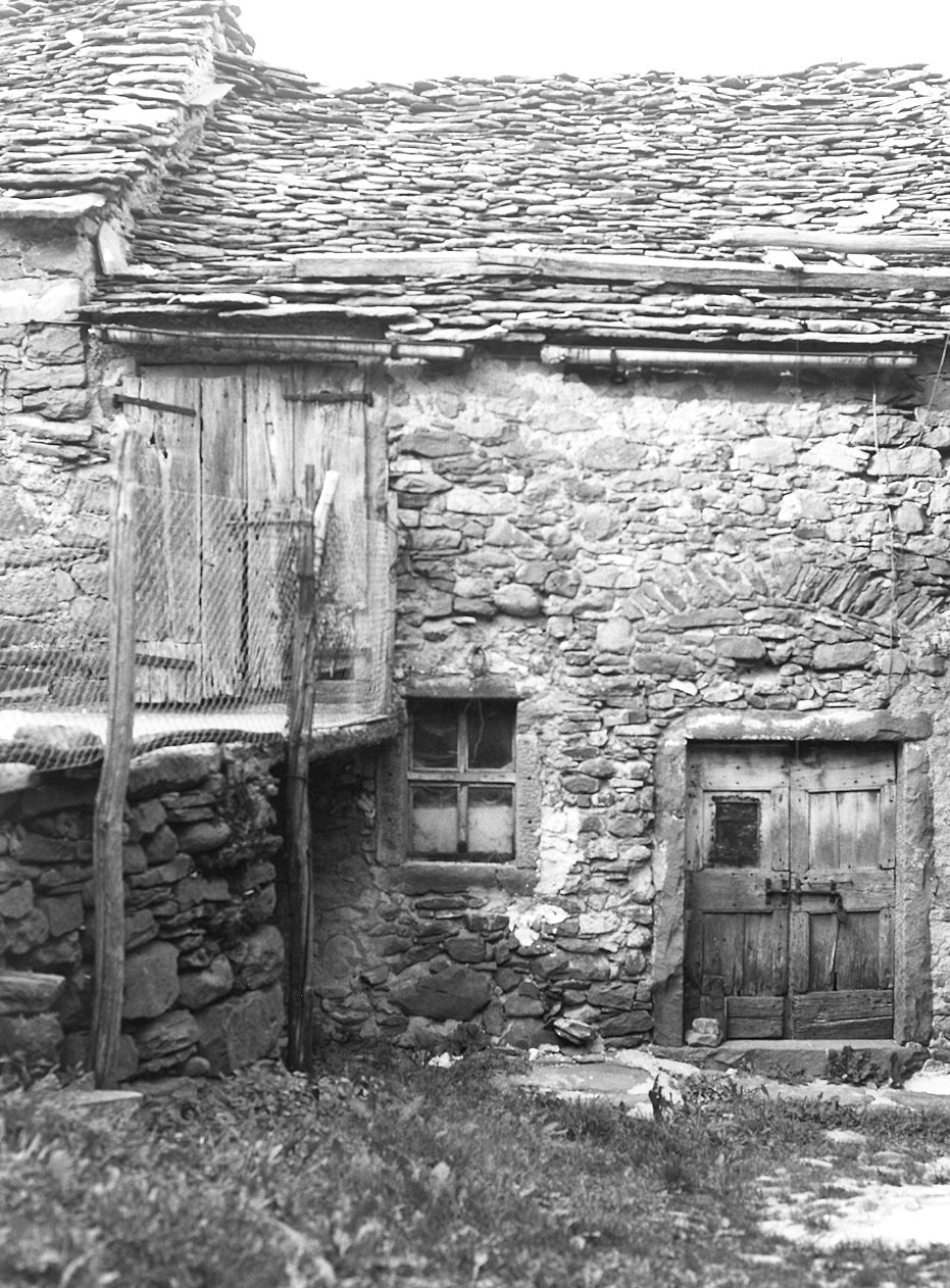 portale architravato - ambito parmense (secc. XVII/ XVIII)