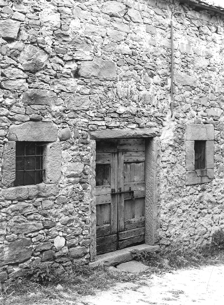 portale architravato - ambito parmense (secc. XVII/ XVIII)