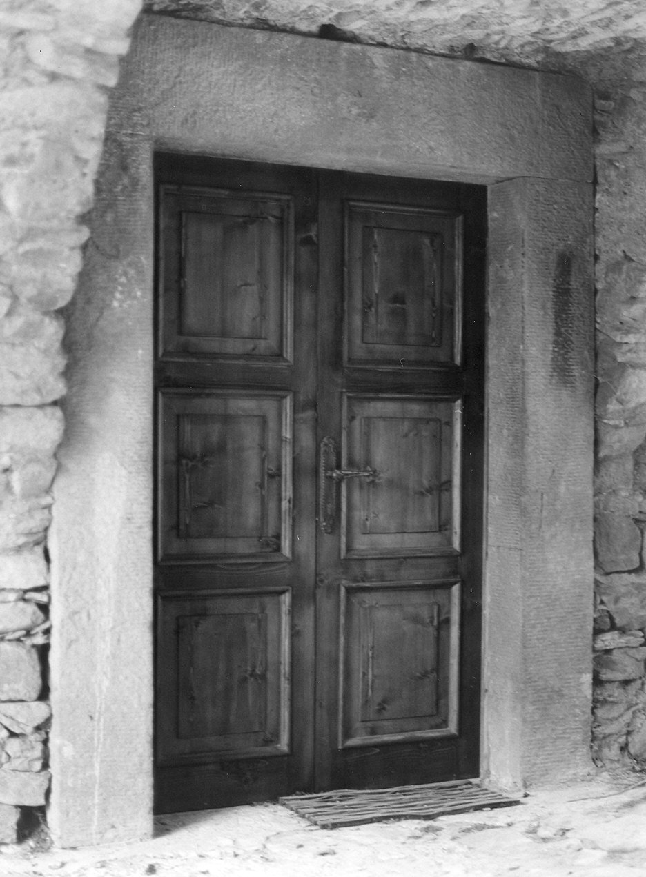 portale architravato - ambito parmense (secc. XVII/ XVIII)