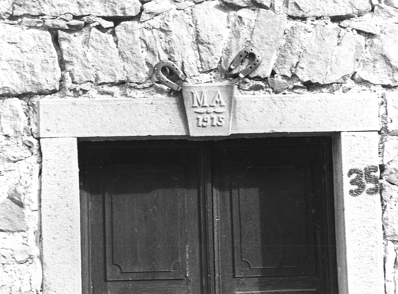 portale architravato - ambito parmense (sec. XX)