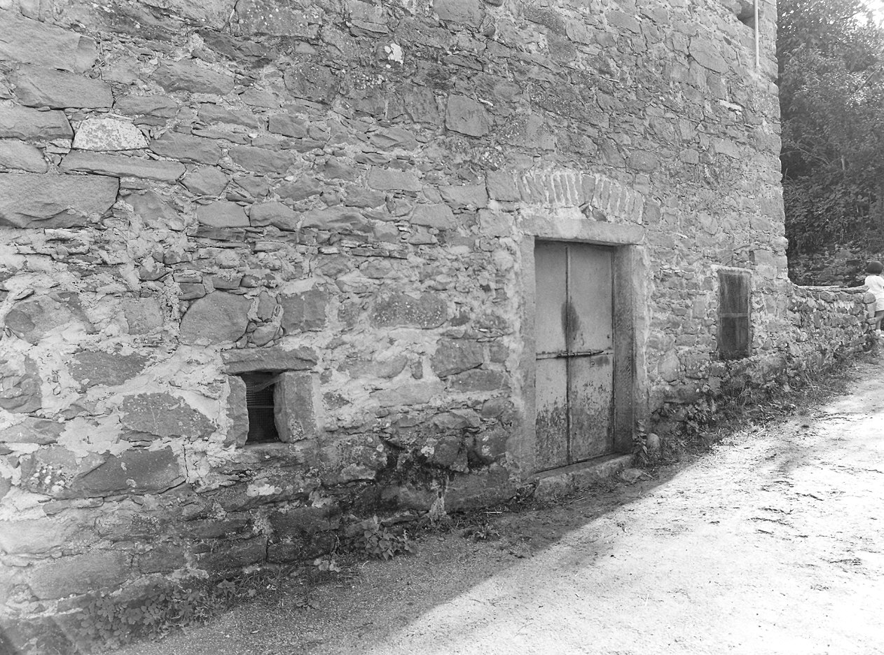 portale architravato - ambito parmense (secc. XVII/ XVIII)