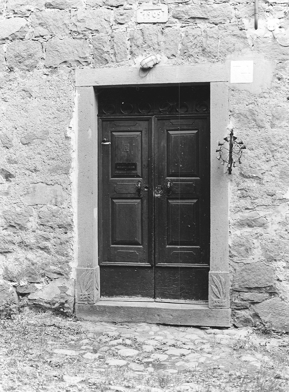 portale architravato - ambito parmense (sec. XX)