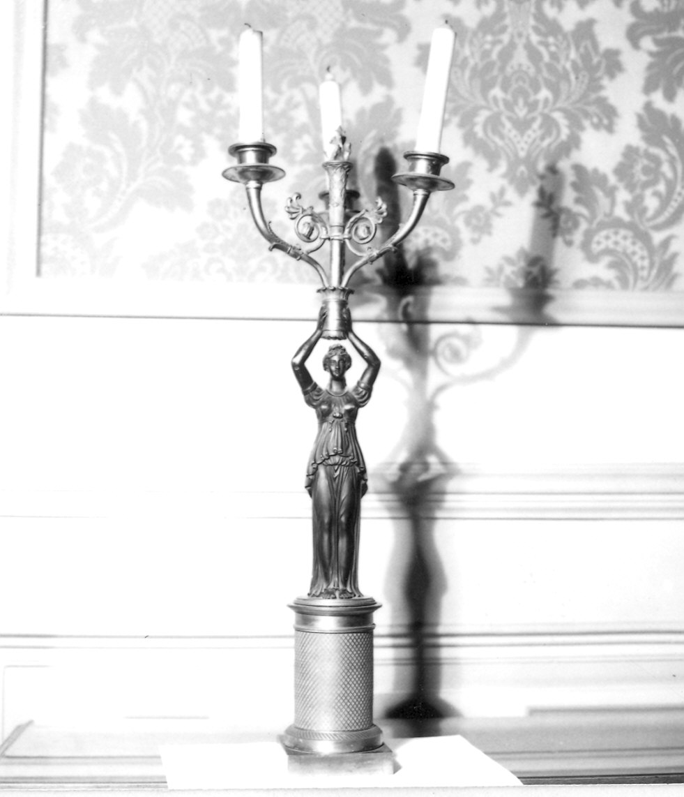 candelabro - a statuetta, coppia - ambito francese (?) (inizio sec. XIX)