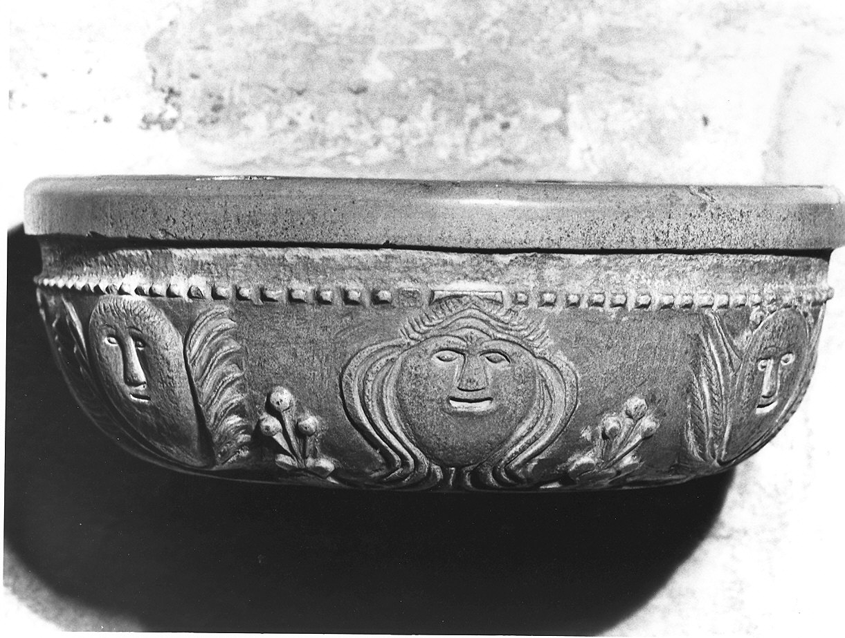 acquasantiera - ambito piacentino (primo quarto sec. XX)