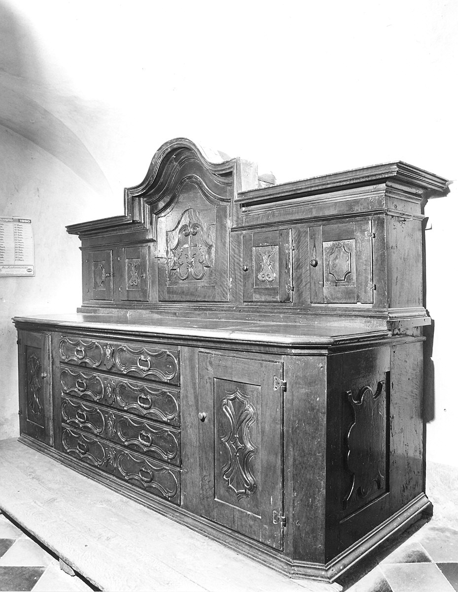 mobile da sacrestia - ambito piacentino (prima metà sec. XVIII)