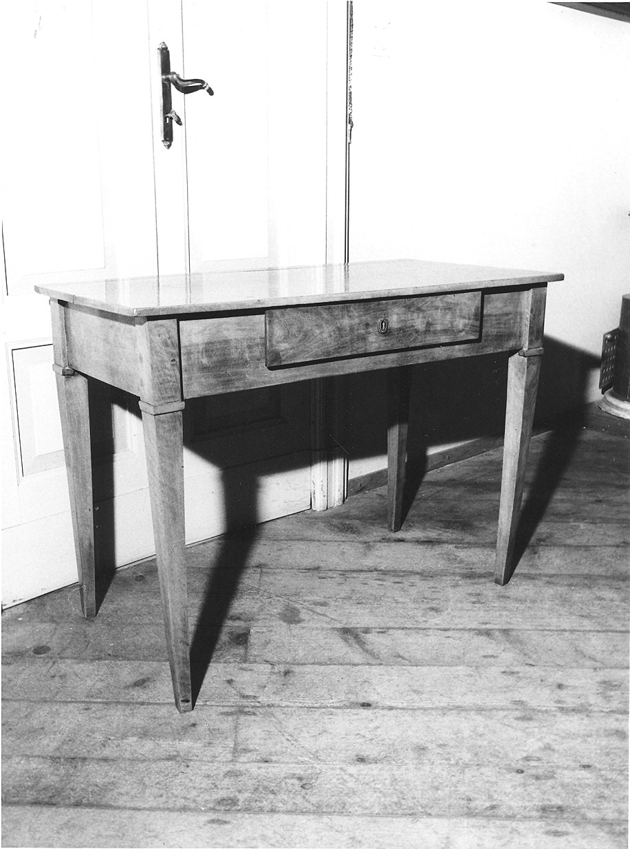 tavolino - ambito parmense (prima metà sec. XIX)