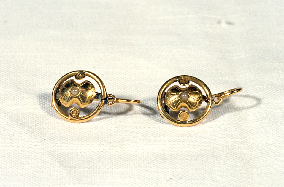 orecchino - a pendente - produzione parmense (prima metà sec. XX)