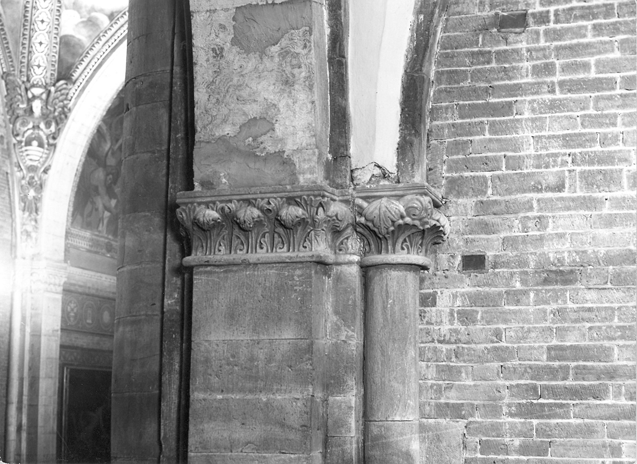 capitello, elemento d'insieme - bottega piacentina (prima metà sec. XII)