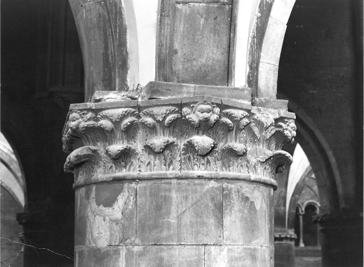 capitello, elemento d'insieme - bottega piacentina (prima metà sec. XII)