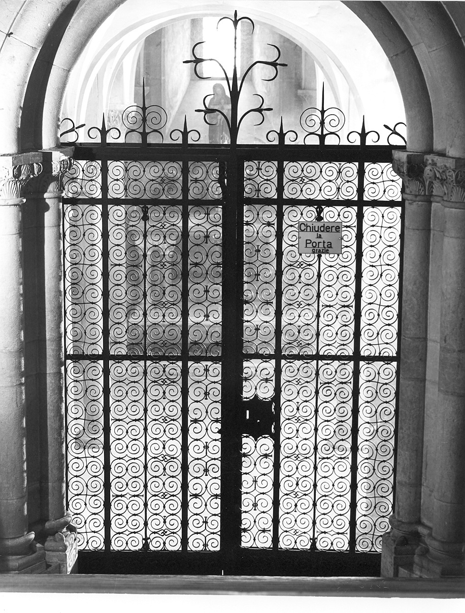 cancello, coppia - ambito piacentino (sec. XX)