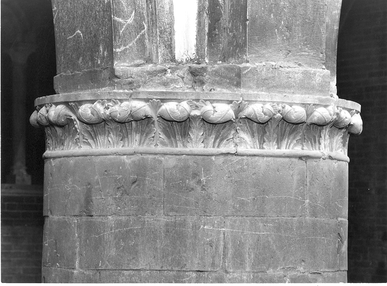 capitello, elemento d'insieme - bottega piacentina (sec. XII)