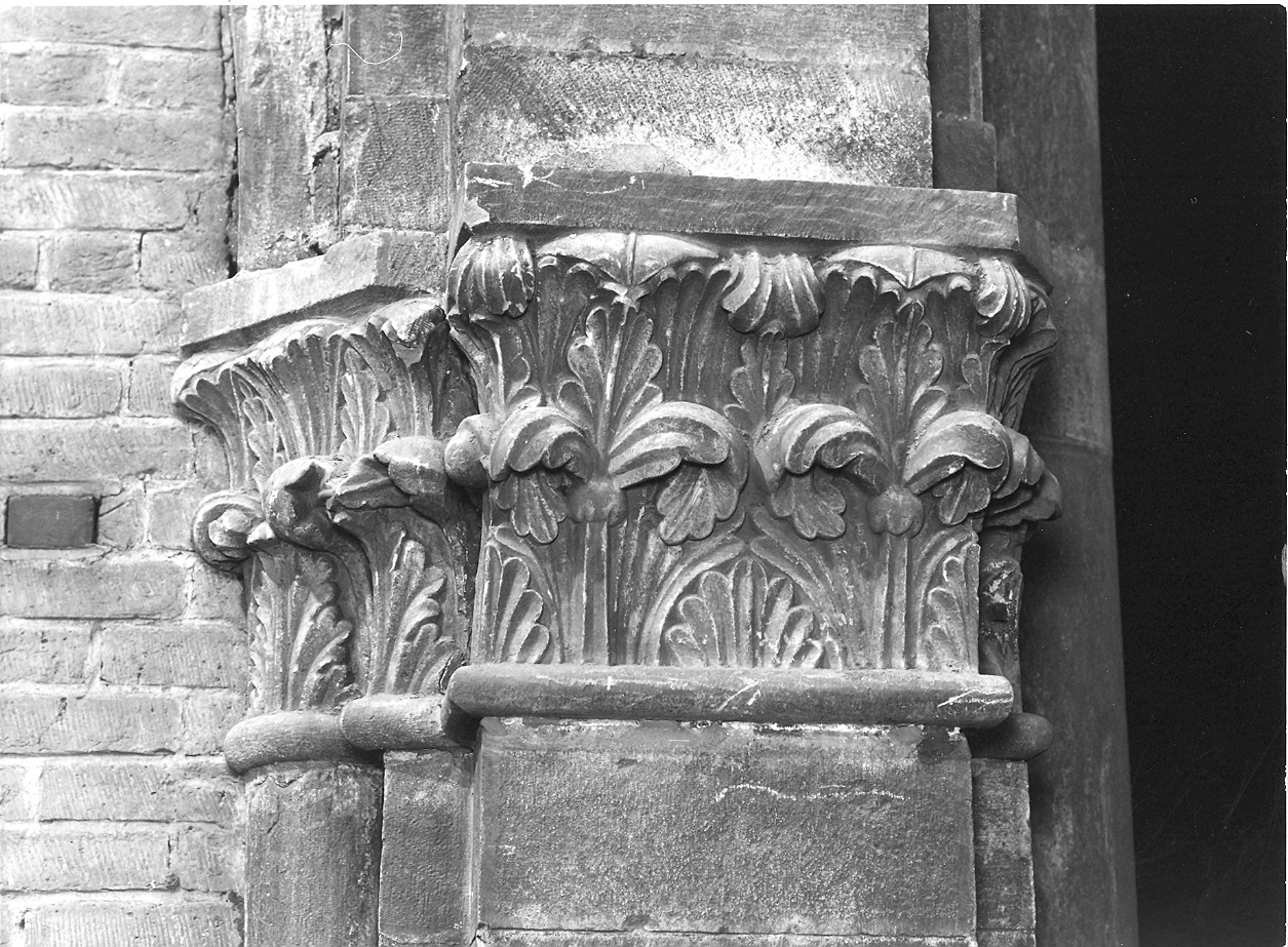 capitello, elemento d'insieme - bottega piacentina (sec. XII)