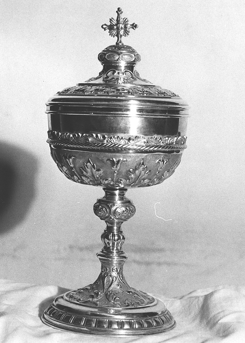 pisside - ambito parmense (prima metà sec. XX)