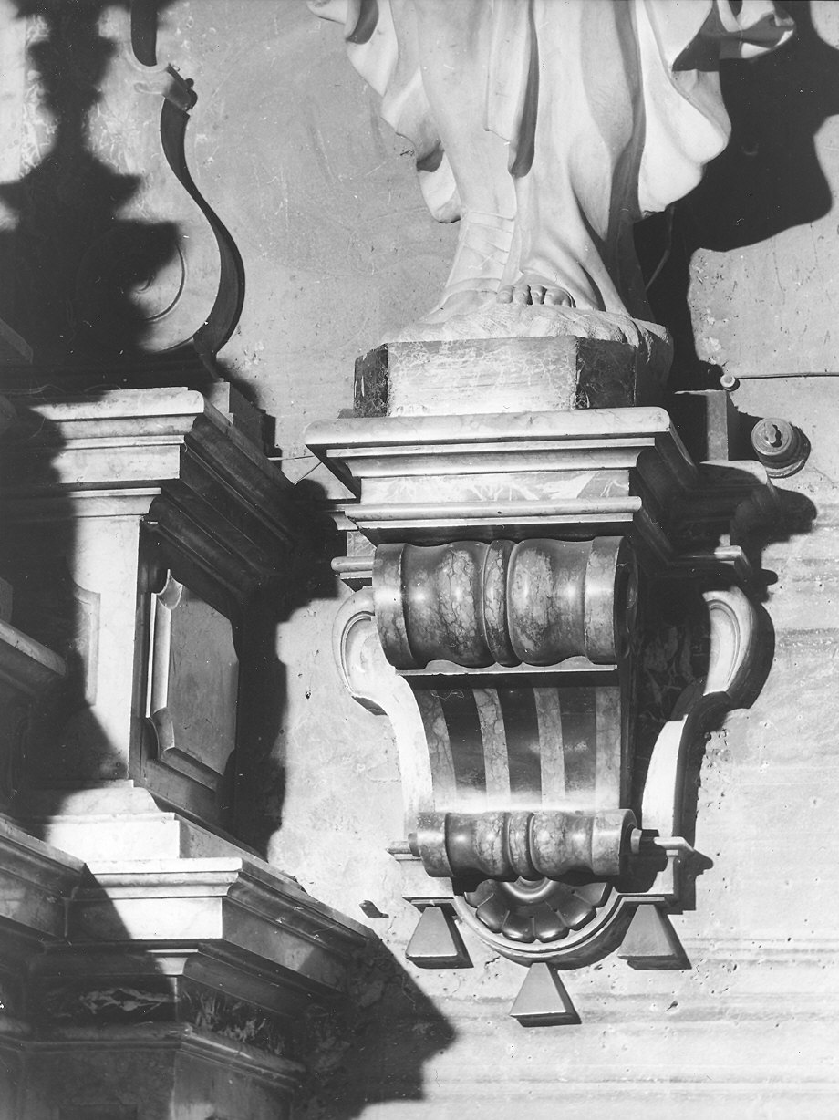 mensola architettonica, coppia di Magnani Giovanni (attribuito) (sec. XVII)