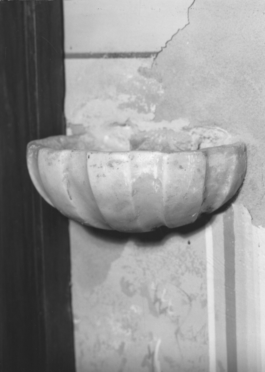 acquasantiera - a conchiglia - ambito parmense (sec. XVIII)
