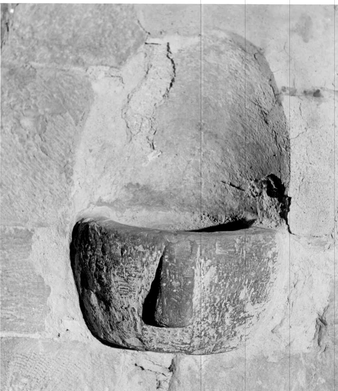 acquasantiera da parete - ambito parmense (prima metà sec. XVI)