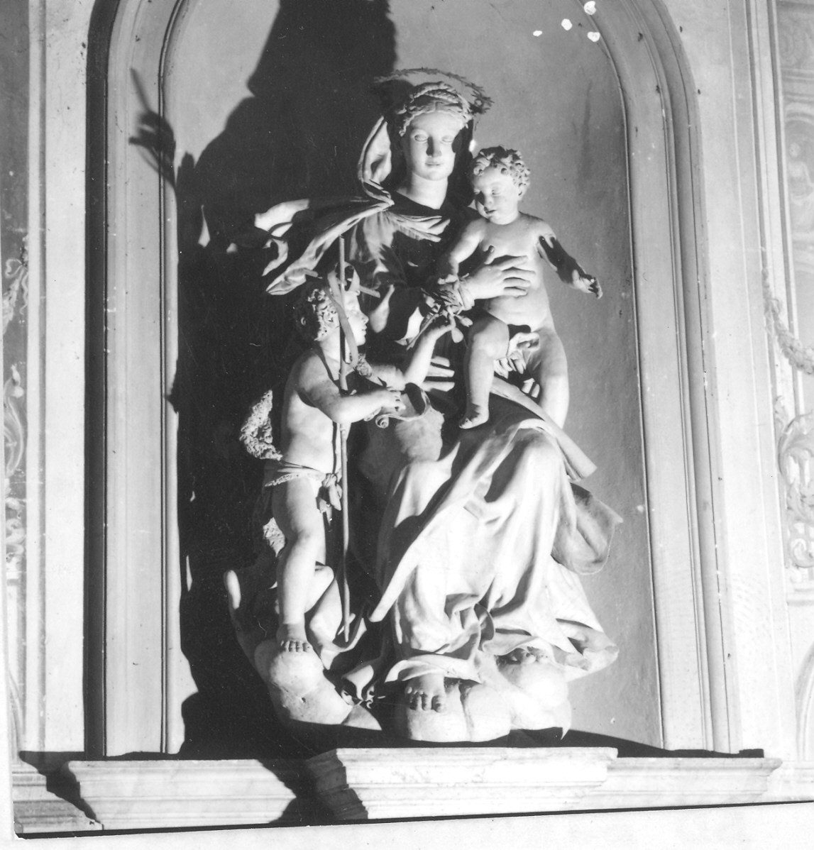Madonna con Bambino (scultura) di Begarelli Antonio (terzo quarto sec. XVI)
