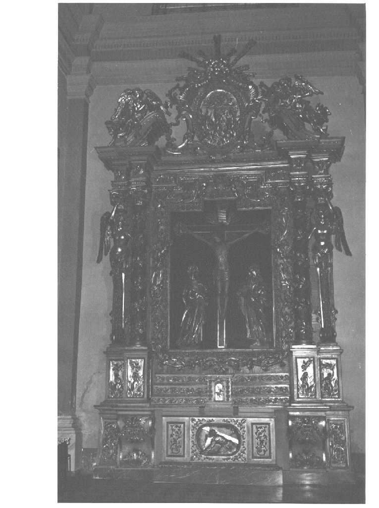 Crocifissione di Cristo (altare, insieme) di Aili Lorenzo (sec. XVII)