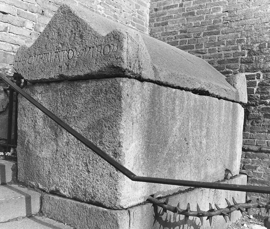 sarcofago - ambito piacentino (sec. XIII)