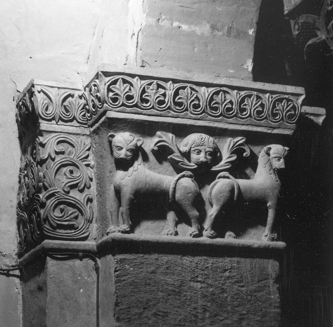 capitello composito di Maestro dei Mesi (attribuito) (prima metà sec. XII)