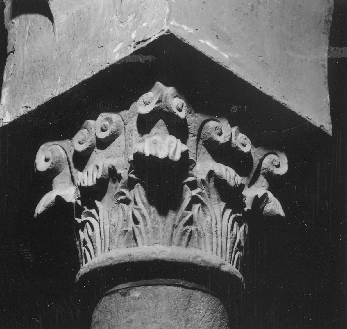 capitello corinzio - bottega padana (prima metà sec. XII)