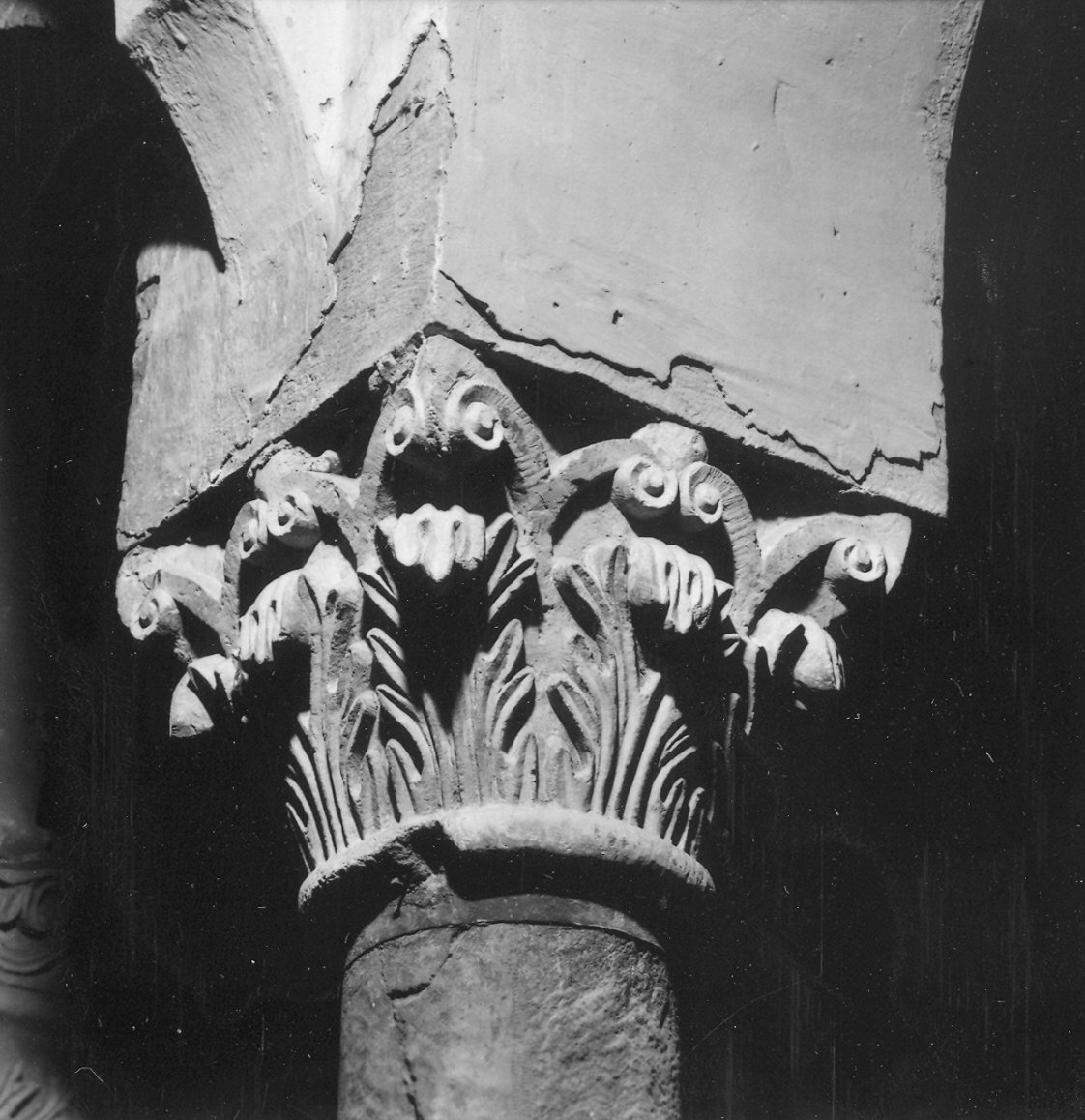 capitello corinzio - bottega padana (prima metà sec. XII)