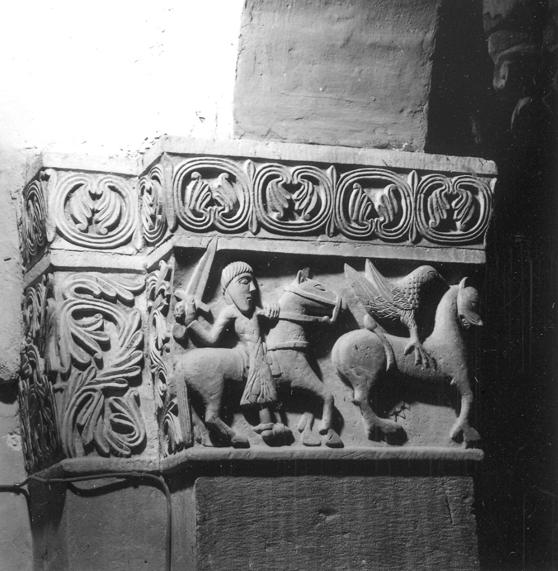 capitello composito di Maestro dei Mesi (attribuito) (prima metà sec. XII)