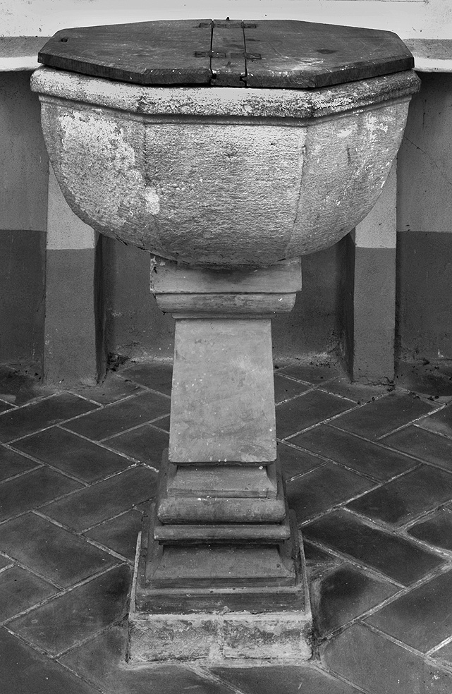 fonte battesimale - ambito parmense (seconda metà sec. XIX)