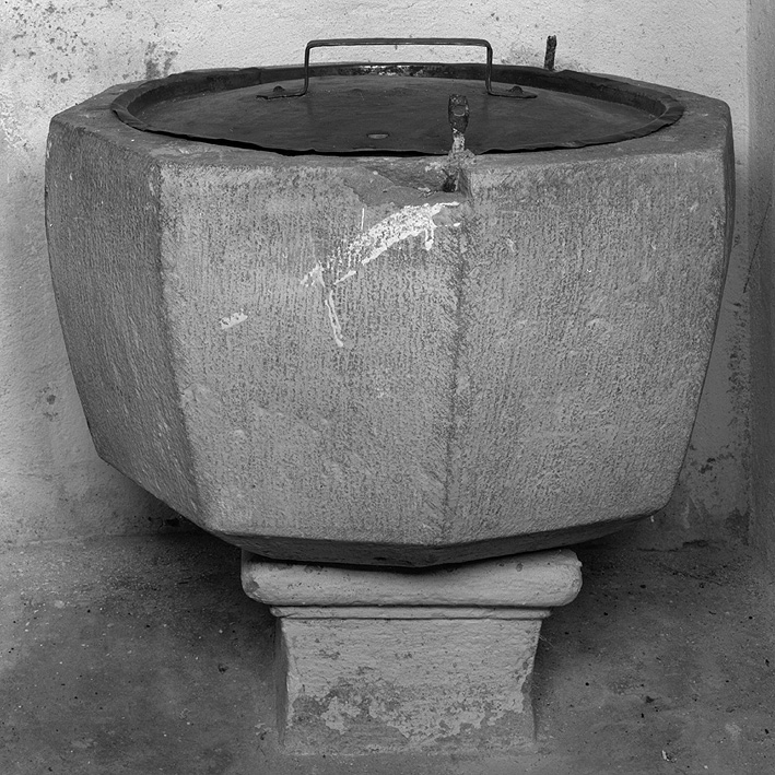 fonte battesimale - produzione parmense (sec. XVIII)