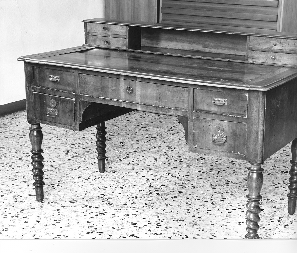 scrivania - con alzata - ambito piacentino (inizio sec. XX)