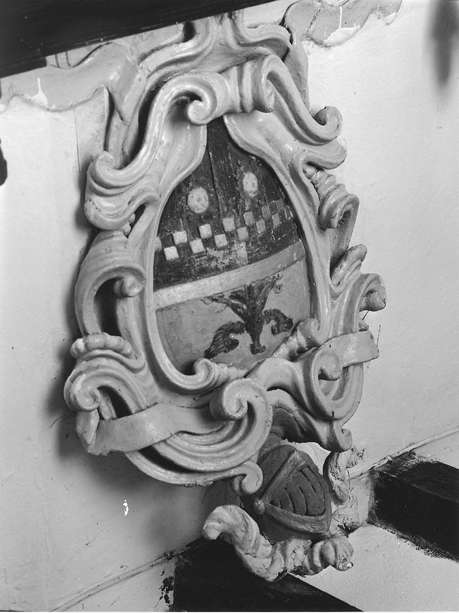 stemma gentilizio (rilievo) - ambito piacentino (sec. XVIII)