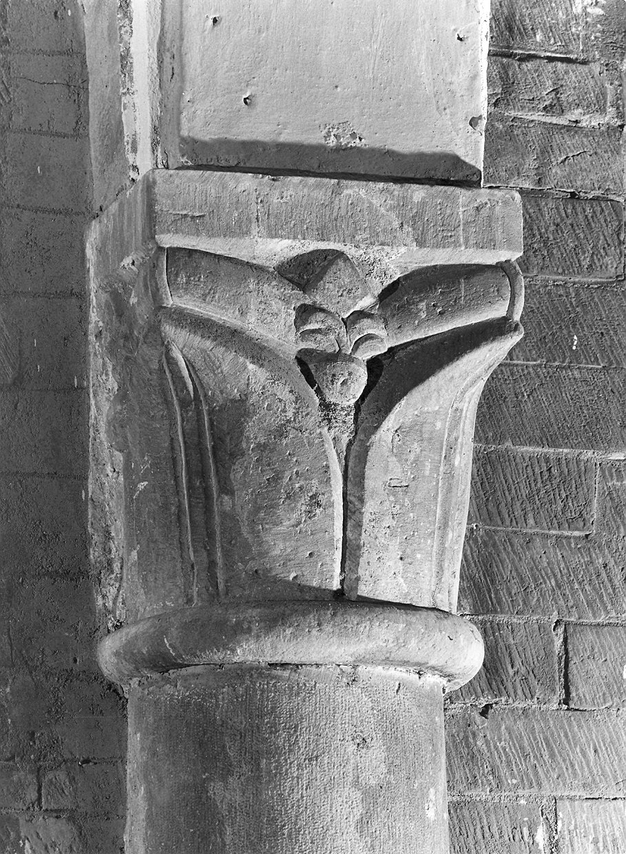 capitello - bottega piacentina (sec. XX)